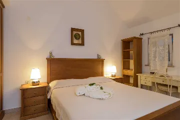 Villa in Mirca for 10 Guests with Pool & Sauna