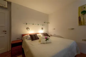 Villa in Mirca for 10 Guests with Pool & Sauna