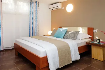 Bol Pool Villa Near Zlatni Rat Promenade