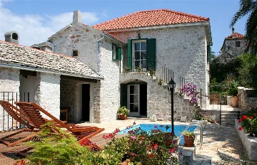 3-Bedroom Villa in Mirca (6–8 Guests)
