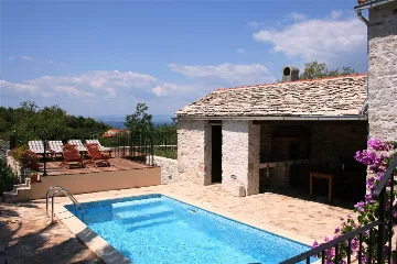 3-Bedroom Villa in Mirca (6–8 Guests)