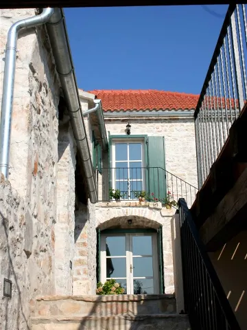 3-Bedroom Villa in Mirca (6–8 Guests)