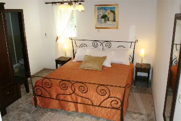 3-Bedroom Villa in Mirca (6–8 Guests)