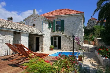 3-Bedroom Villa in Mirca (6–8 Guests)