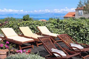 3-Bedroom Villa in Mirca (6–8 Guests)