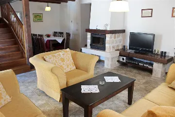 3-Bedroom Villa in Mirca (6–8 Guests)