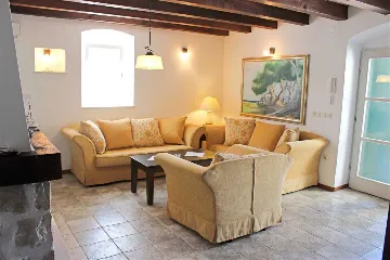 3-Bedroom Villa in Mirca (6–8 Guests)