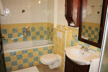 3-Bedroom Villa in Mirca (6–8 Guests)