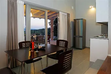 Air-Conditioned 3-Bedroom Apartment in Bol for 6