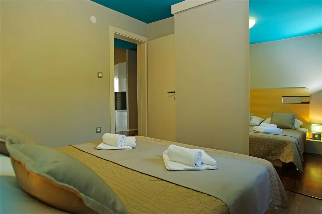 Air-Conditioned 3-Bedroom Apartment in Bol for 6