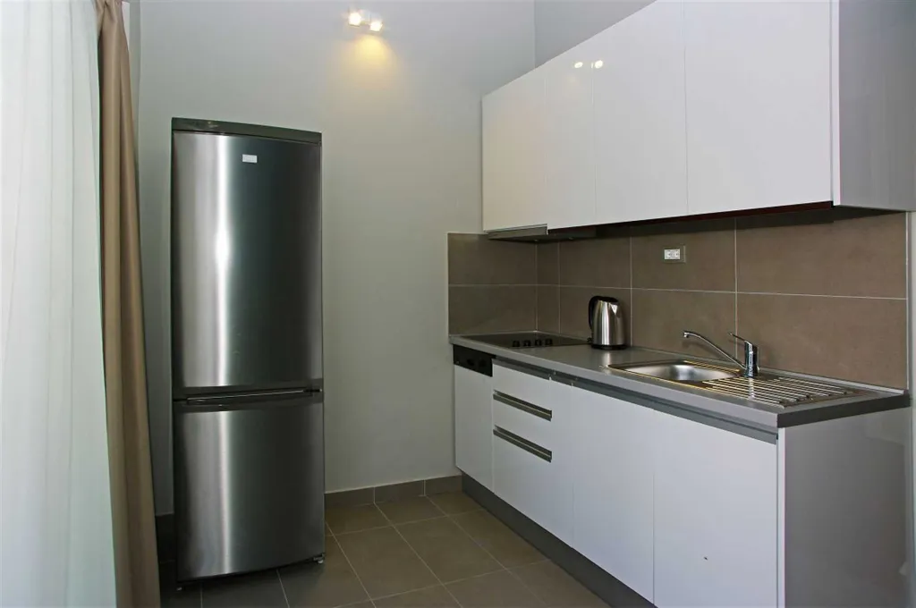 Air-Conditioned 3-Bedroom Apartment in Bol for 6