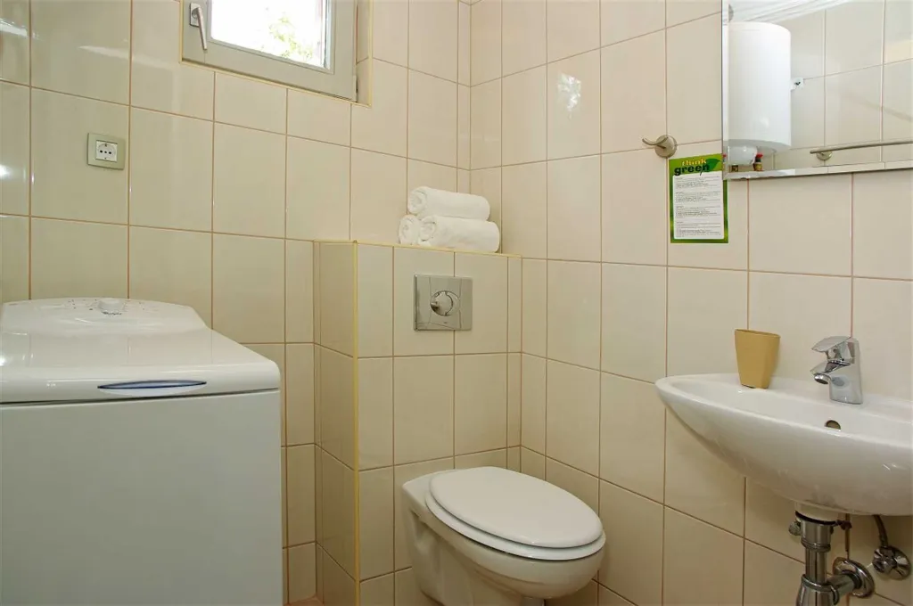 Air-Conditioned 3-Bedroom Apartment in Bol for 6