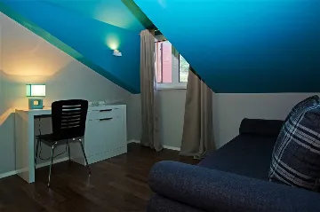 Air-Conditioned 3-Bedroom Apartment in Bol for 6