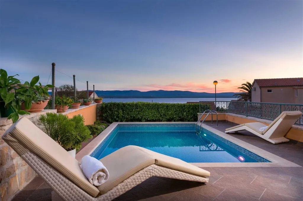 Air-Conditioned 2-Bedroom Villa with Pool in Bol