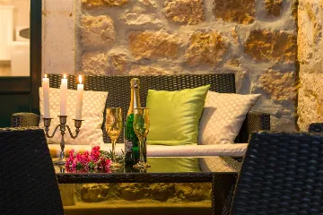 Air-Conditioned 2-Bedroom Villa with Pool in Bol