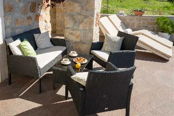 Air-Conditioned 2-Bedroom Villa with Pool in Bol