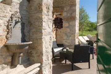 Air-Conditioned 2-Bedroom Villa with Pool in Bol