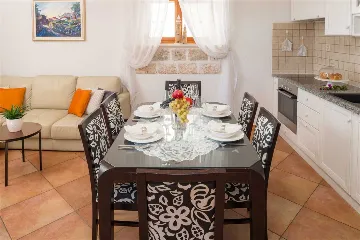 Air-Conditioned 2-Bedroom Villa with Pool in Bol