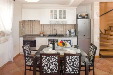 Air-Conditioned 2-Bedroom Villa with Pool in Bol