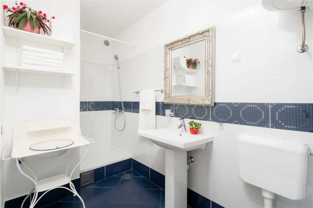 Air-Conditioned 2-Bedroom Villa with Pool in Bol
