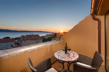 Air-Conditioned 2-Bedroom Villa with Pool in Bol