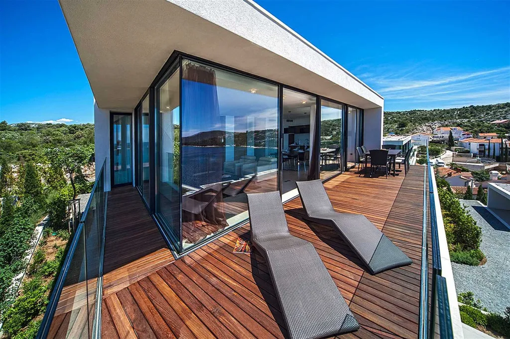 3-Bedroom Apartment for 6 Guests in Primošten