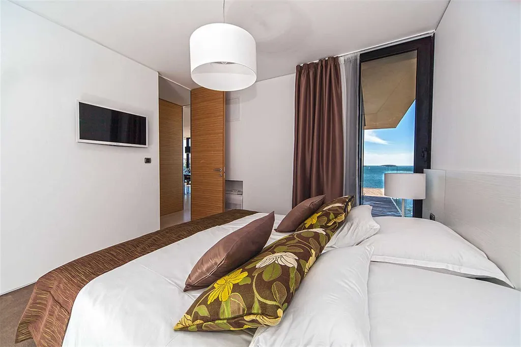 3-Bedroom Apartment for 6 Guests in Primošten