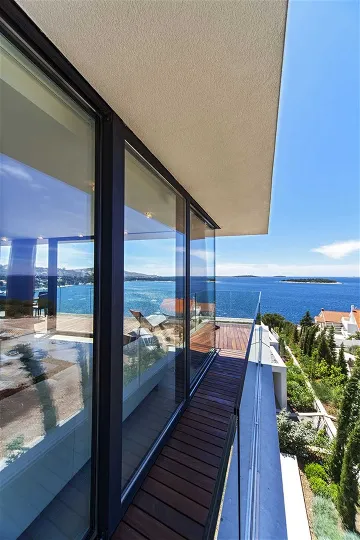 3-Bedroom Apartment for 6 Guests in Primošten