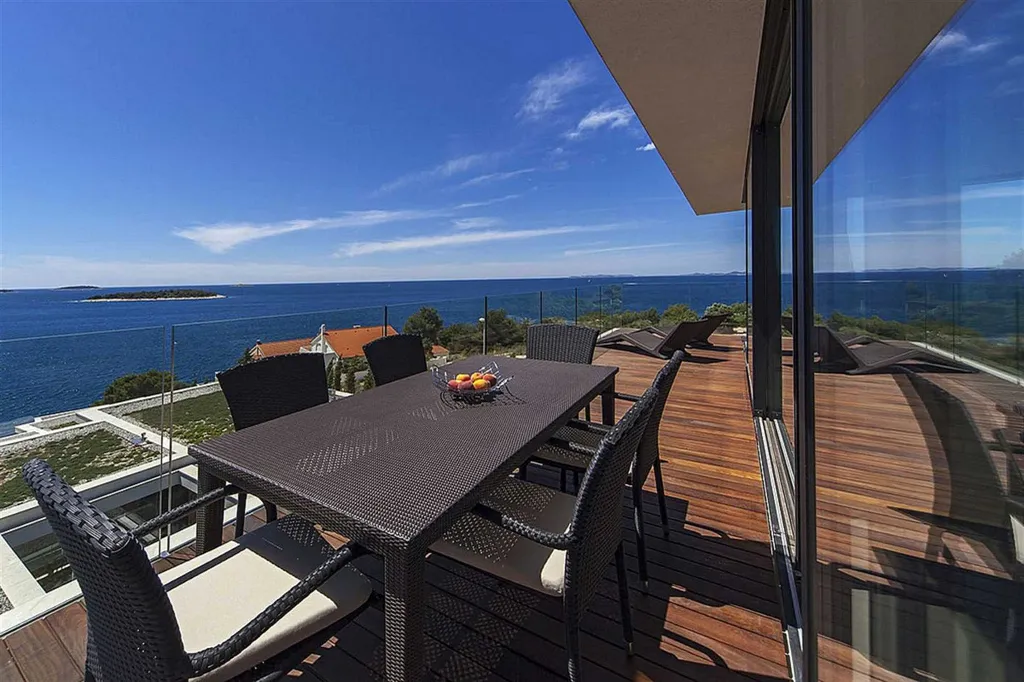 3-Bedroom Apartment for 6 Guests in Primošten