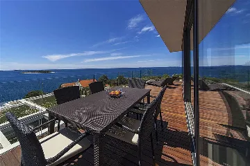 3-Bedroom Apartment for 6 Guests in Primošten