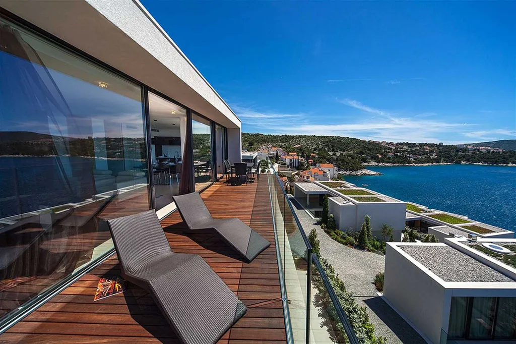 3-Bedroom Apartment for 6 Guests in Primošten