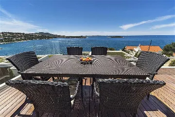 3-Bedroom Apartment for 6 Guests in Primošten
