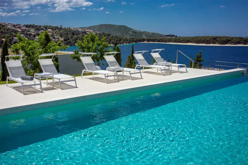 3-Bedroom Apartment for 6 Guests in Primošten