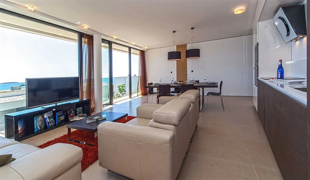 Air-conditioned Apartment in Primošten for 6 Guests