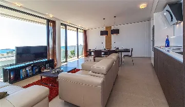 Air-conditioned Apartment in Primošten for 6 Guests