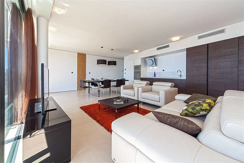 Air-conditioned Apartment in Primošten for 6 Guests