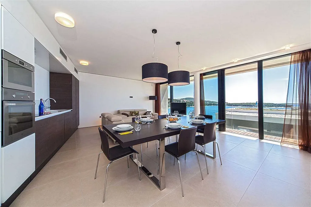 Air-conditioned Apartment in Primošten for 6 Guests