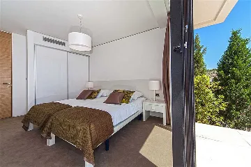 Air-conditioned Apartment in Primošten for 6 Guests