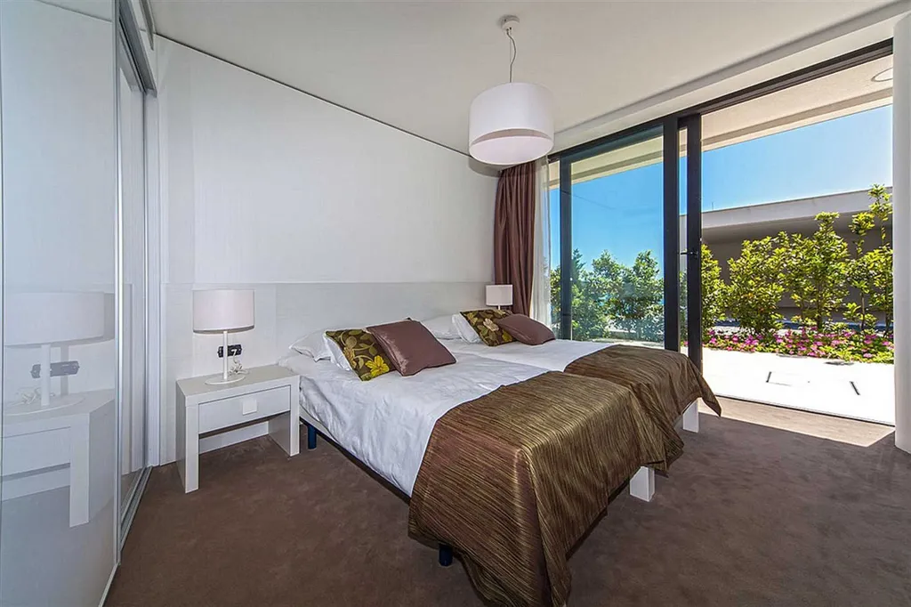 Air-conditioned Apartment in Primošten for 6 Guests