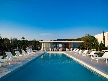 Air-conditioned Apartment in Primošten for 6 Guests