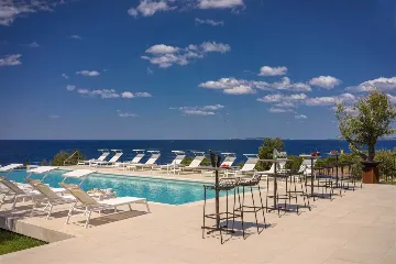 Air-conditioned Apartment in Primošten for 6 Guests