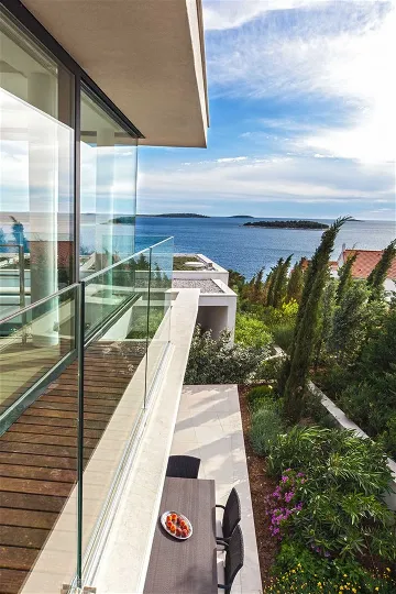 Air-Conditioned 2-Bedroom Apartment in Primošten