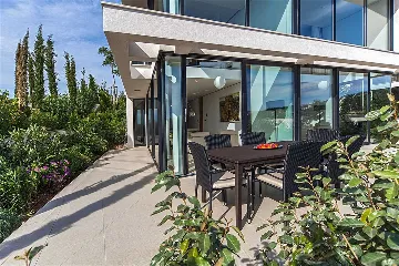 Air-Conditioned 2-Bedroom Apartment in Primošten