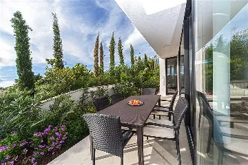 Air-Conditioned 2-Bedroom Apartment in Primošten