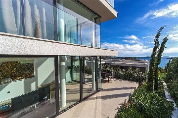 Air-Conditioned 2-Bedroom Apartment in Primošten