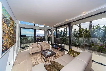 Air-Conditioned 2-Bedroom Apartment in Primošten