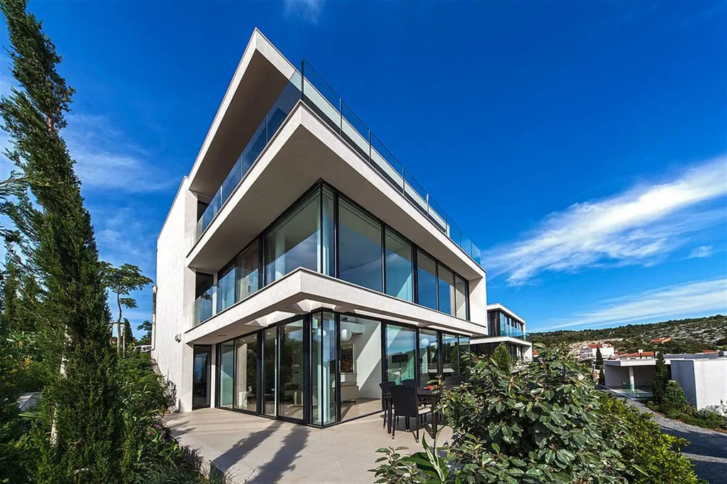 Air-Conditioned 2-Bedroom Apartment in Primošten