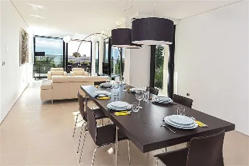 Air-Conditioned 2-Bedroom Apartment in Primošten