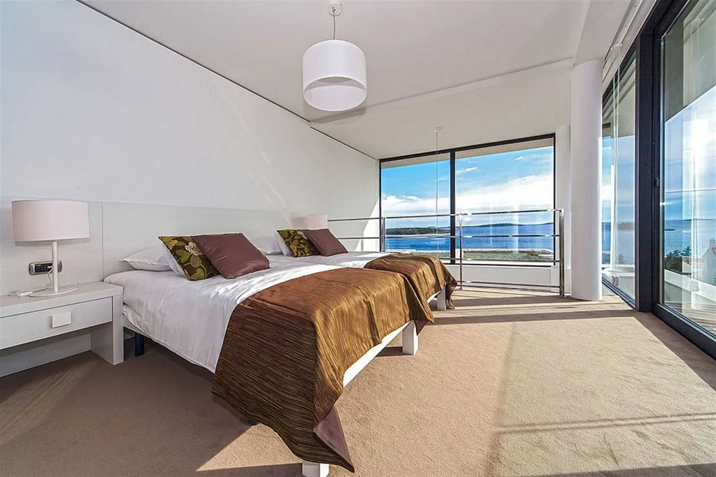 Air-Conditioned 2-Bedroom Apartment in Primošten