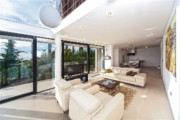 Air-Conditioned 2-Bedroom Apartment in Primošten